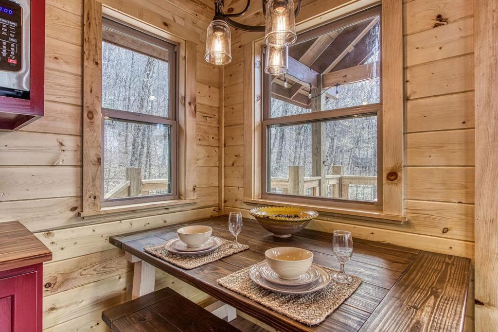 Owls Nest Tree House Hot Tub, Wifi, 1089 Free Tickets Each Paid Day, Dollywood And More Sevierville Δωμάτιο φωτογραφία